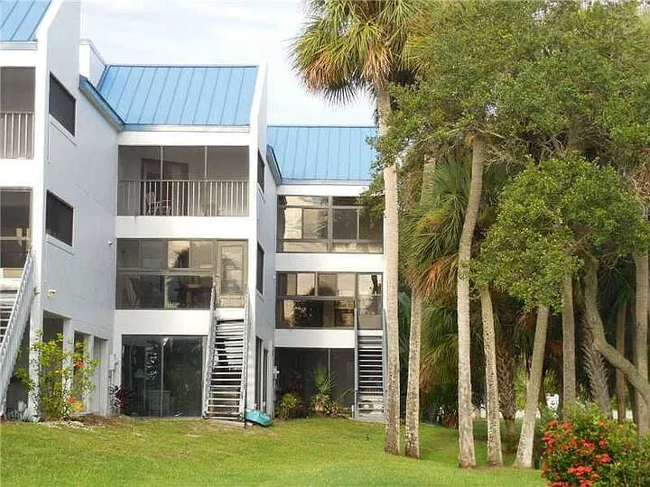 2 bed, 2.5 bath, 2400 sqft, $4,100 — Photo 4