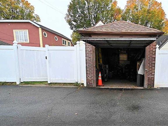 5th image of 2549 90th St