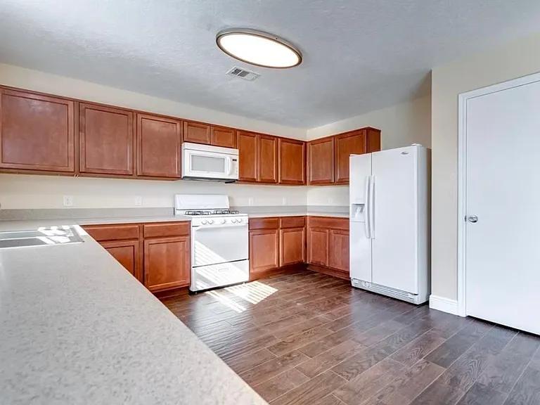 16535 Burnell Oaks Ln — Photo 10
