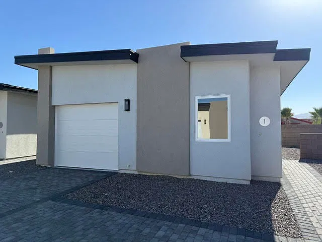 2 bed, 698 sqft, $1,500 — Photo 1