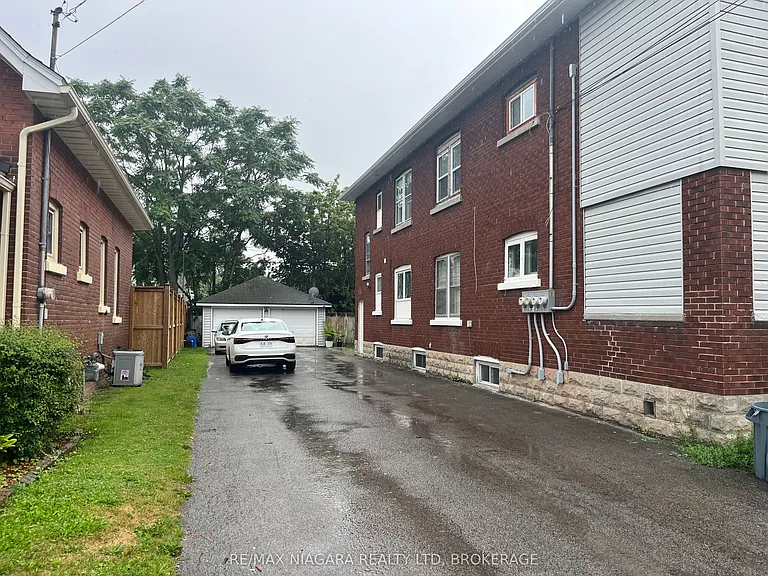 243 Dufferin St #UPPER FRONT — Photo 21