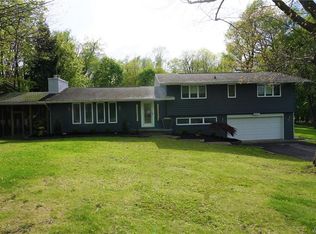 4690 Boncrest Dr W, Williamsville, NY 14221