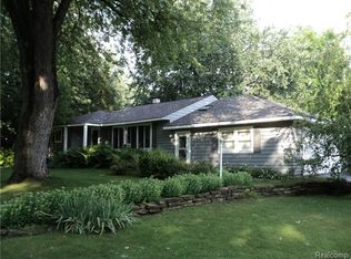 120 Briscoe Blvd, Waterford, MI 48327