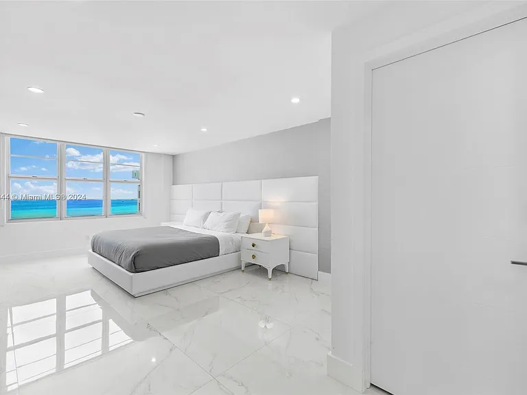 5151 Collins Ave #1527 — Photo 36