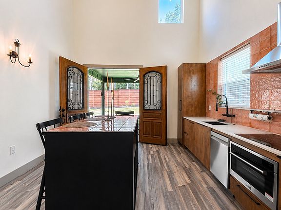 5th image of 2370 Fatima Ave