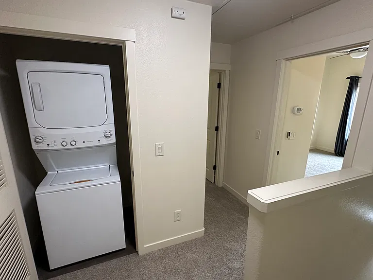 837 NE Wheelock Pl — Photo 6