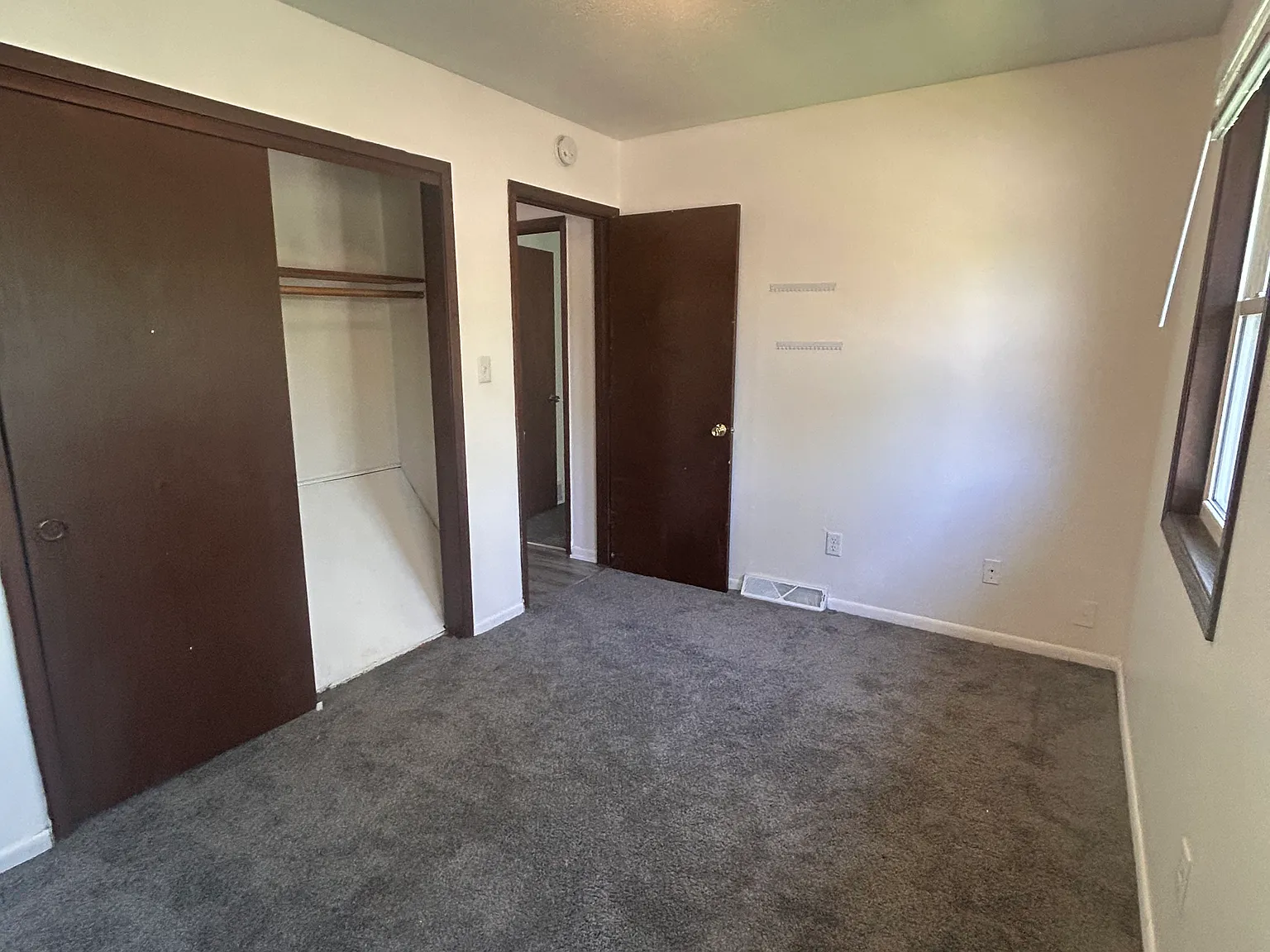 3 bed, $1,200 — Photo 4