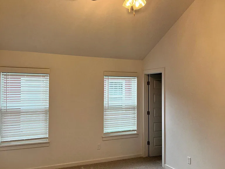 502 Cresswell Dr — Photo 9