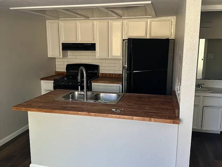 11201 Campestre Ln #B — Photo 4