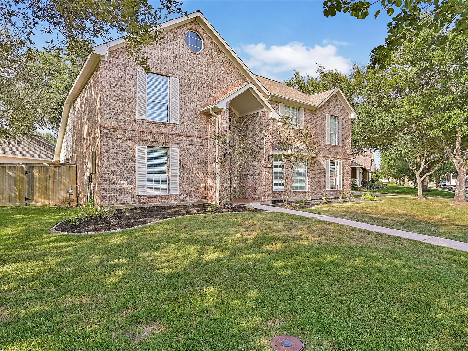 4 bed, 3.5 bath, 3345 sqft, $3,100 — Photo 2