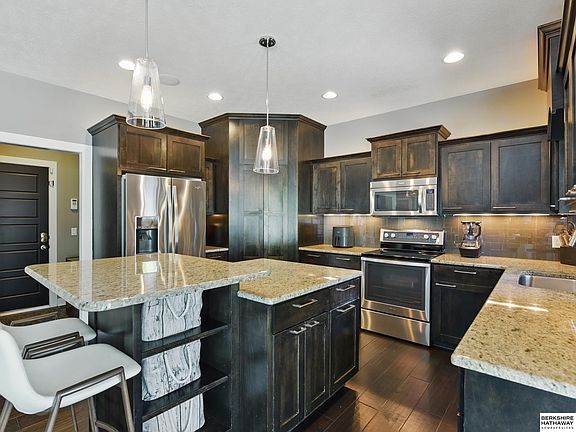 3rd image of 9427 Park View Blvd
