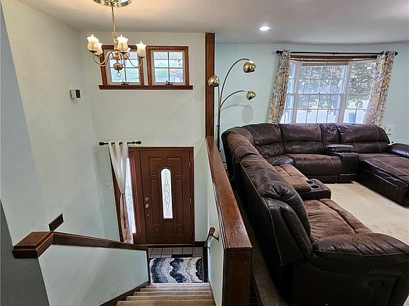 3rd image of 5163 Rosecrest Dr