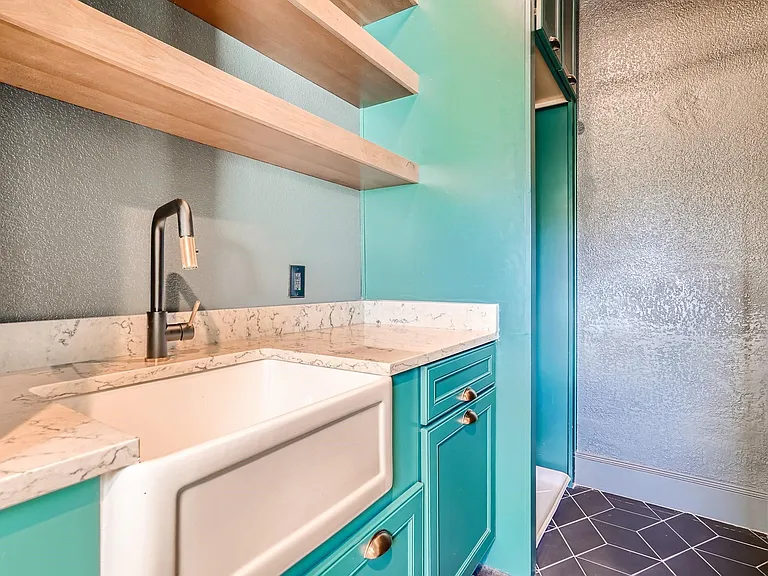 2625 McCullough St — Photo 23
