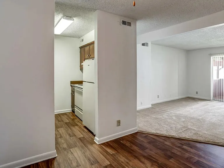 Foxcroft Apartments — Photo 9
