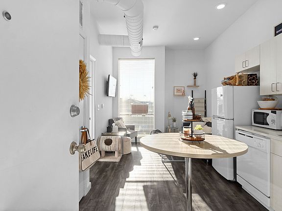 2nd image of 608 Main St Unit 407