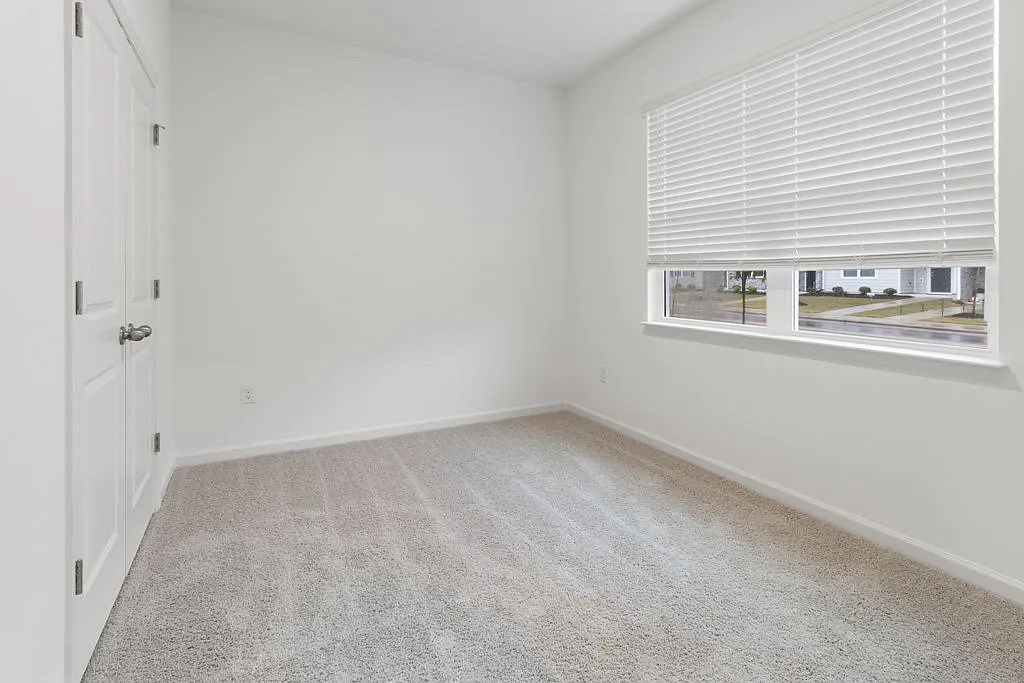 4 bed, 1998 sqft, $1,900 — Photo 4