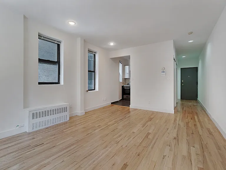 132 E 96th St #4B — Photo 2
