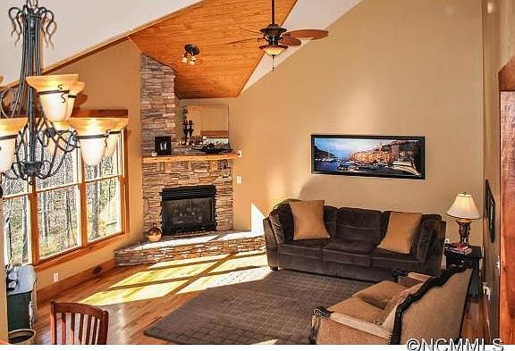 5th image of 258 Baton Ln