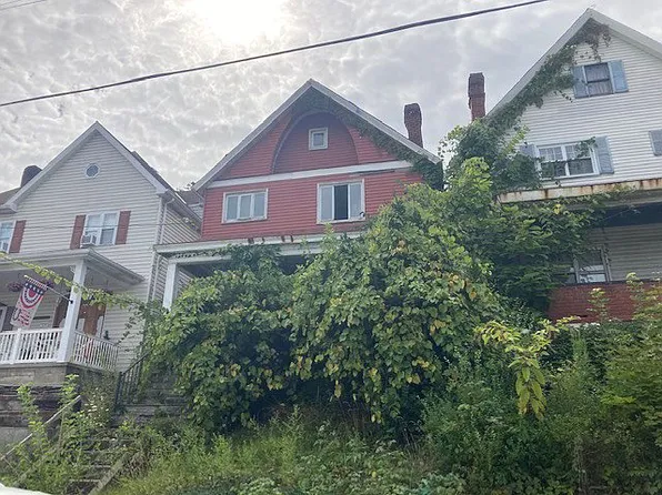 945 Thompson Ave, Donora, PA 15033