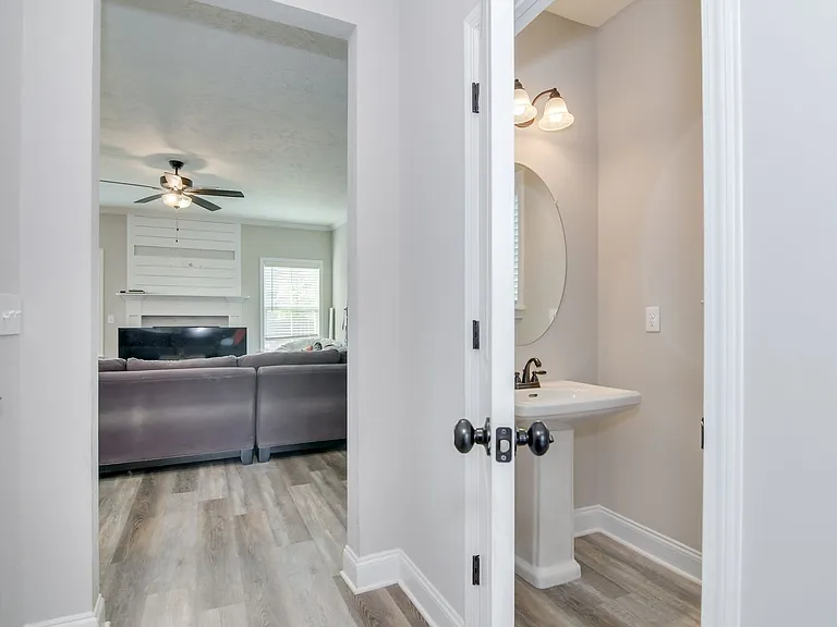 716 Navan Ln — Photo 7