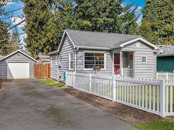 5th image of 3517 SE Edison St