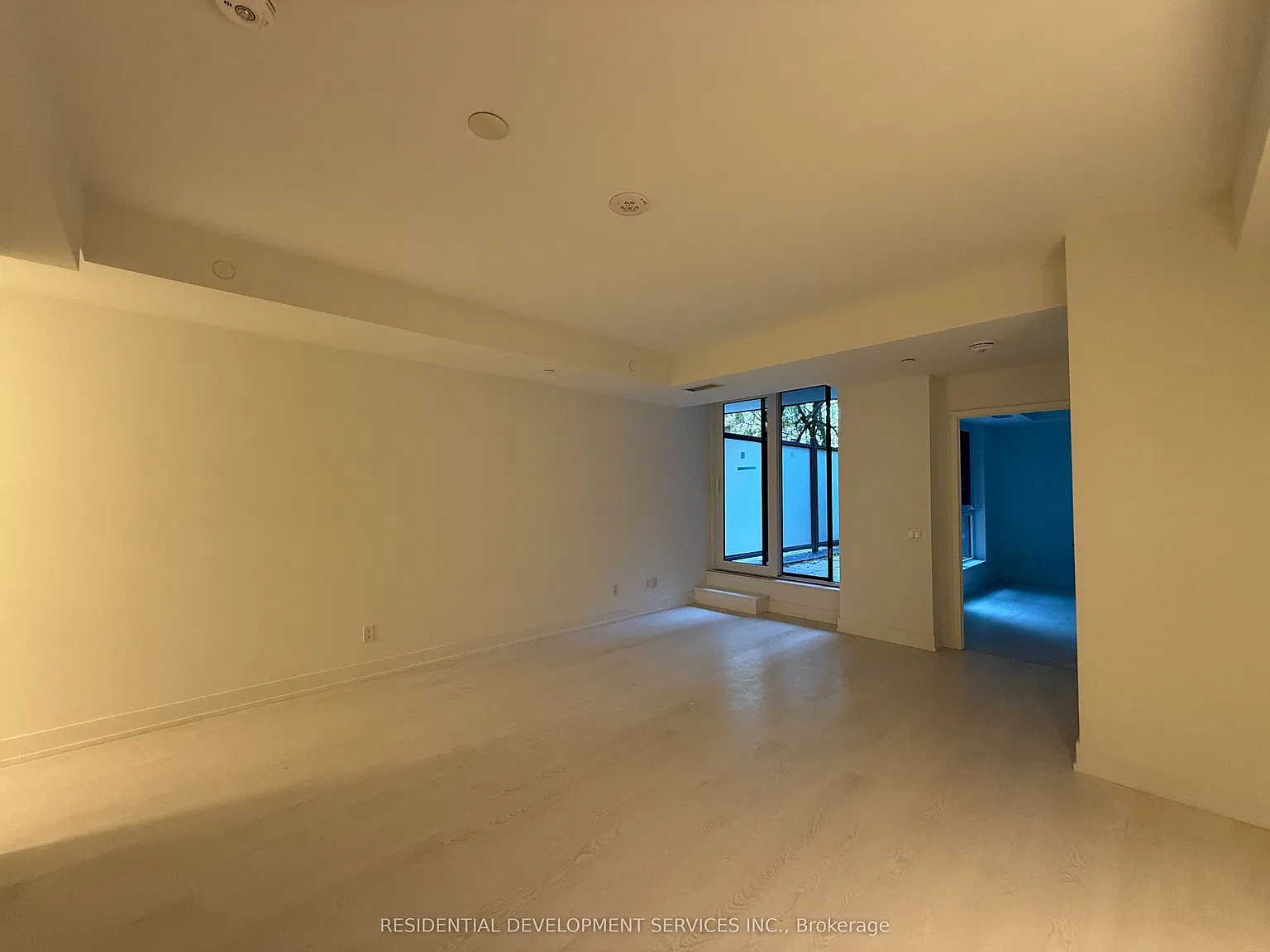 306 Jarvis St — Photo 4