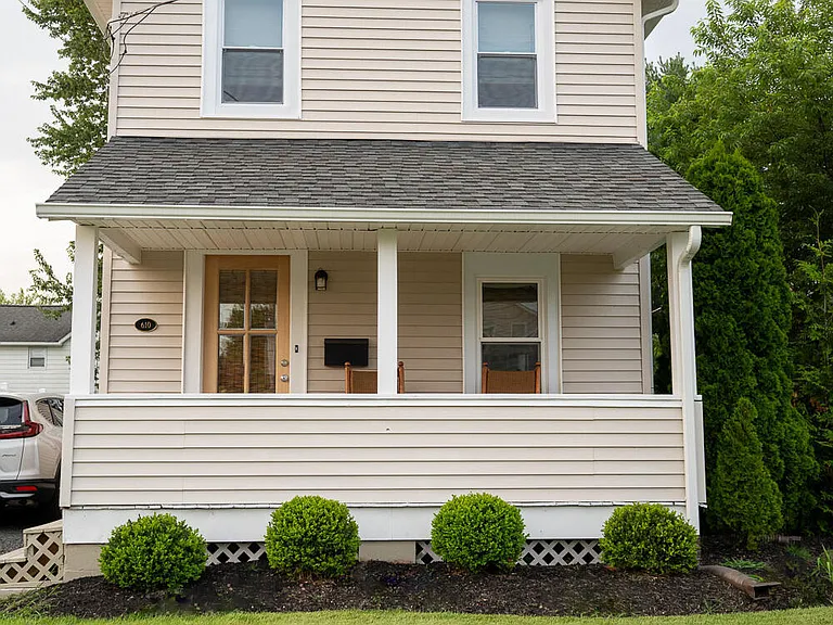 610 Ocean Rd — Photo 2