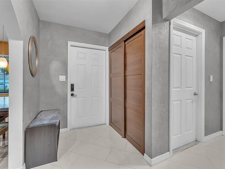 8407 NW 78th Ct — Photo 2