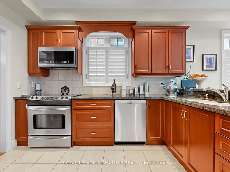 1590 Hallstone Rd — Photo 16