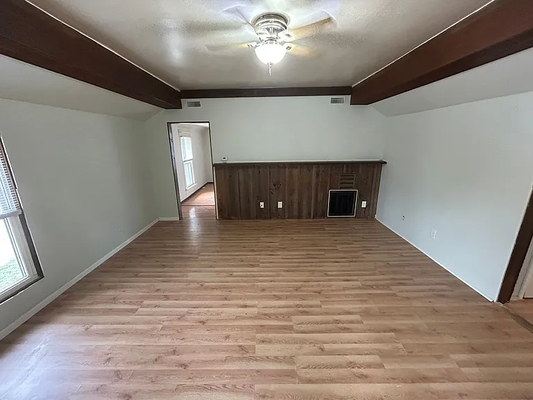 107 W Prairie St — Photo 3