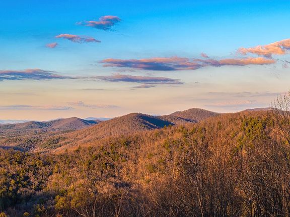 4th image of 470 Skylight Dr