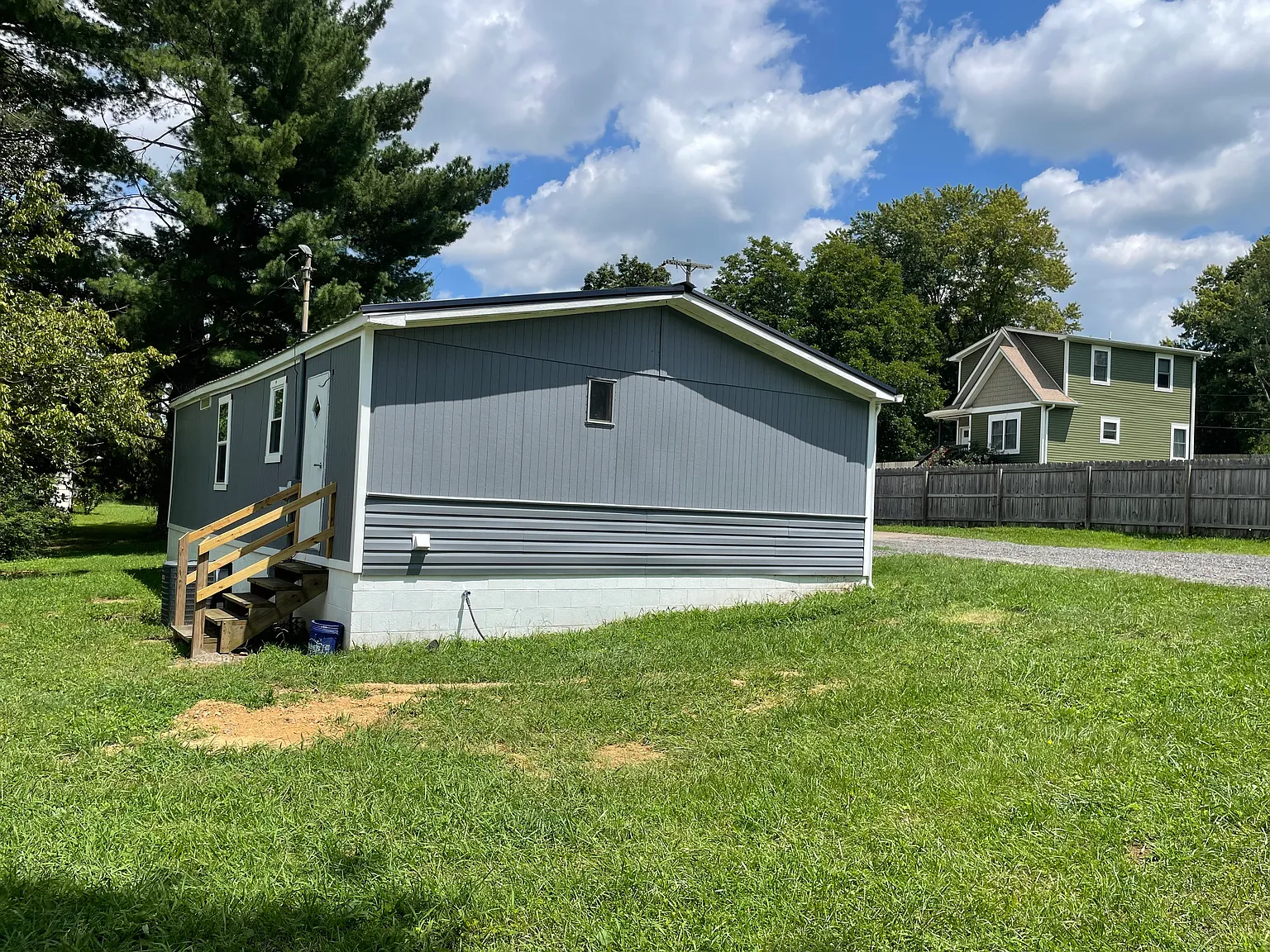 3 bed, 1000 sqft, $1,500 — Photo 2