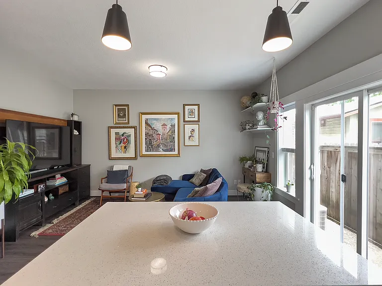 6426 N Maryland Ave — Photo 6