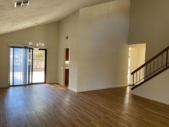 4th image of 215 Knightsbridge Way