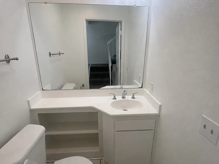 4842 King Cir #B — Photo 8