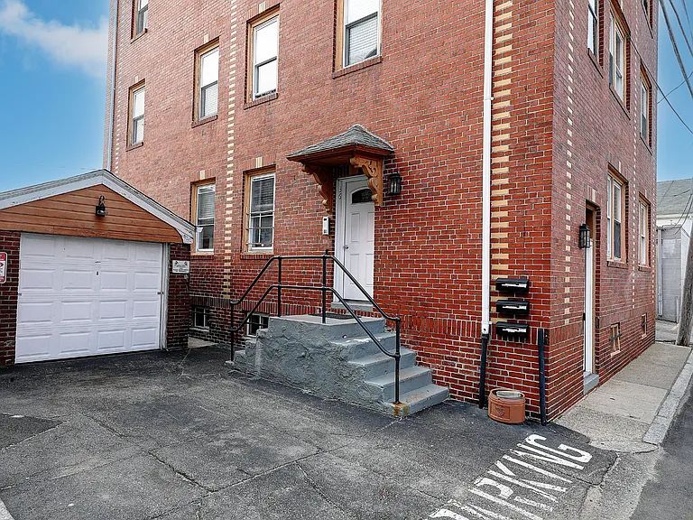 30 Weeden St #B2 — Photo 8