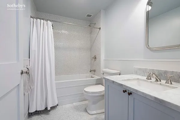 Sold by Sotheby's International Realty | media 35