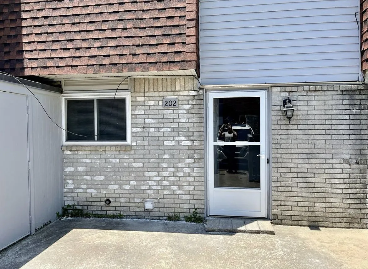 3 bed, 2.5 bath, 1200 sqft, $1,095 — Photo 3