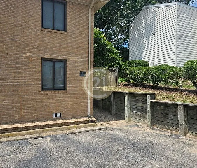 405 32nd St #103 — Photo 2