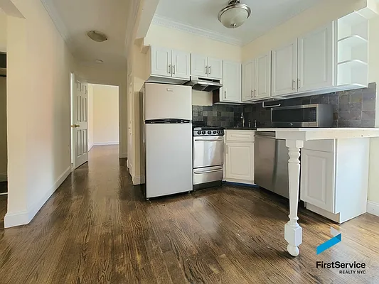 Rented by FirstService Realty (legacy) | media 1