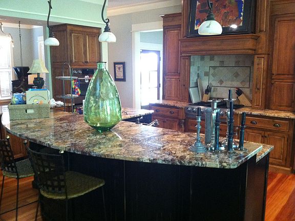 granite/ss kitchen