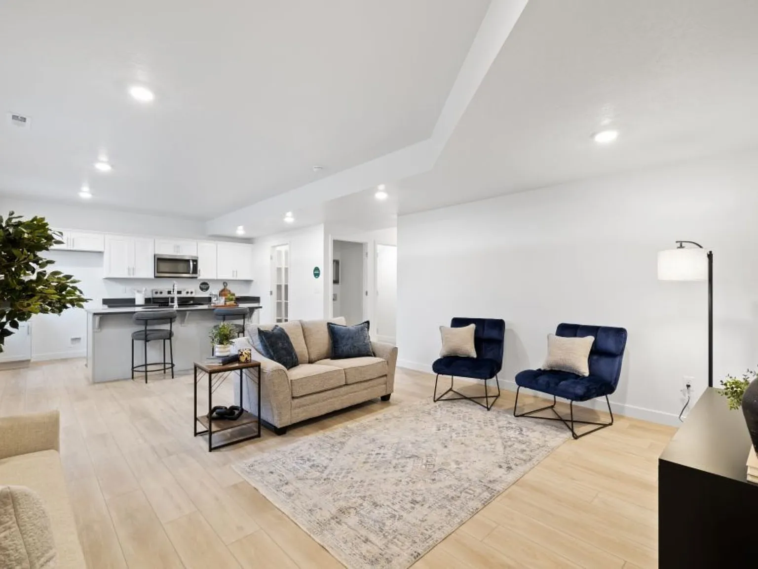 1 bed, 900 sqft, $1,600 — Photo 1
