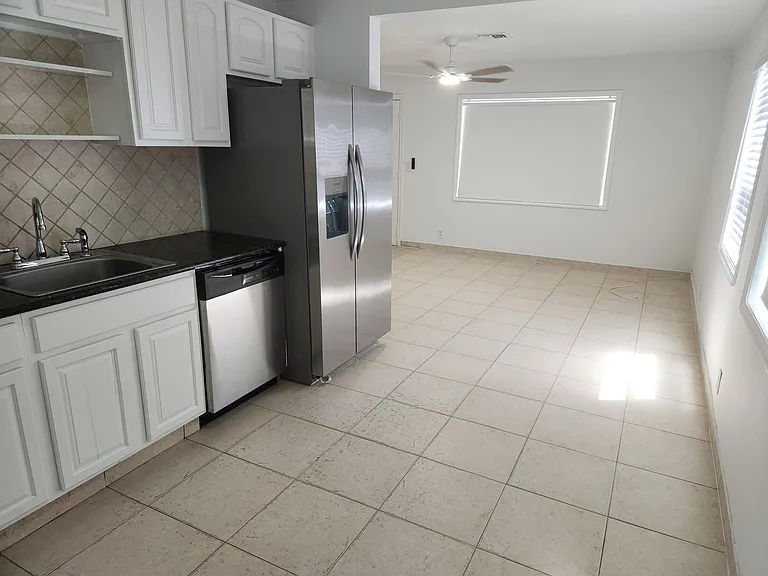 210 NW 13th Ave — Photo 4