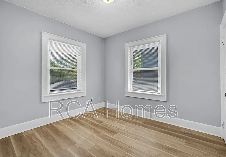 1113 N Oxford St — Photo 8