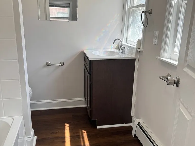 1320-1322 Chelsea Ave — Photo 16