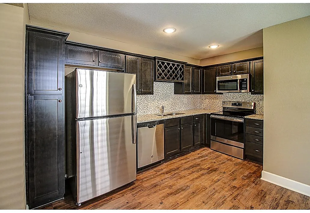 Building Photo - 2104 SW Hickoryleaf Ln