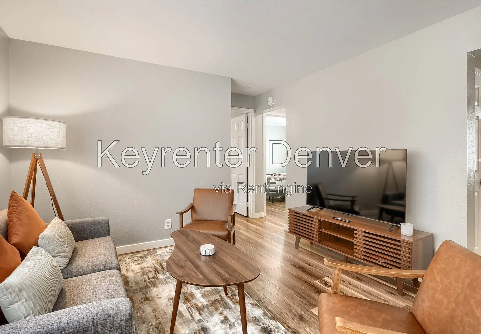 2 bed, 1.0 bath, 705 sqft, $1,800 — Photo 2