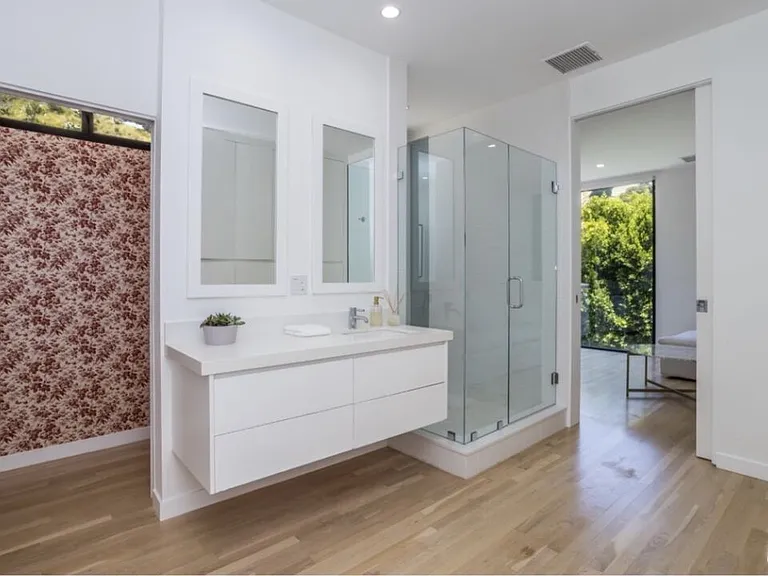 8516 Franklin Ave — Photo 17