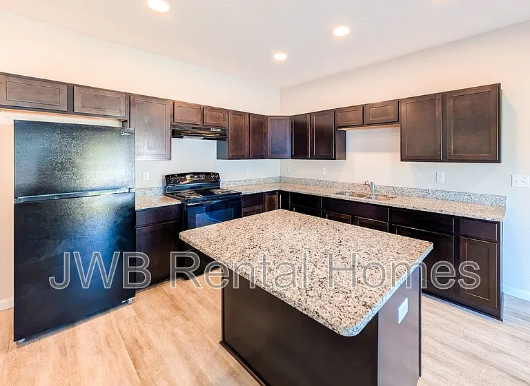 6055 Carolines Ct — Photo 2