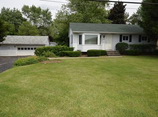 1195 N Midlothian Rd, Mundelein, IL 60060